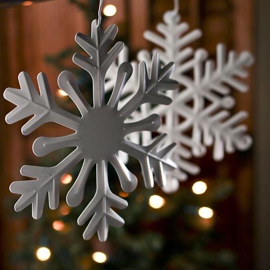 white_metal_snowflake_ornament