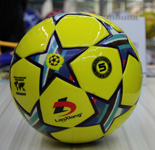 厂家批发定做各种胶粘足球贴皮足球热熔合足球信息