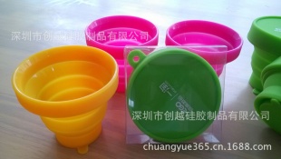 深圳厂家直销220ml硅胶折叠杯伸缩杯带盖子整套上市信息