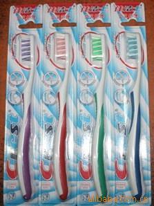 超市专供佳洁士交叉护理型中毛耐用型牙刷信息