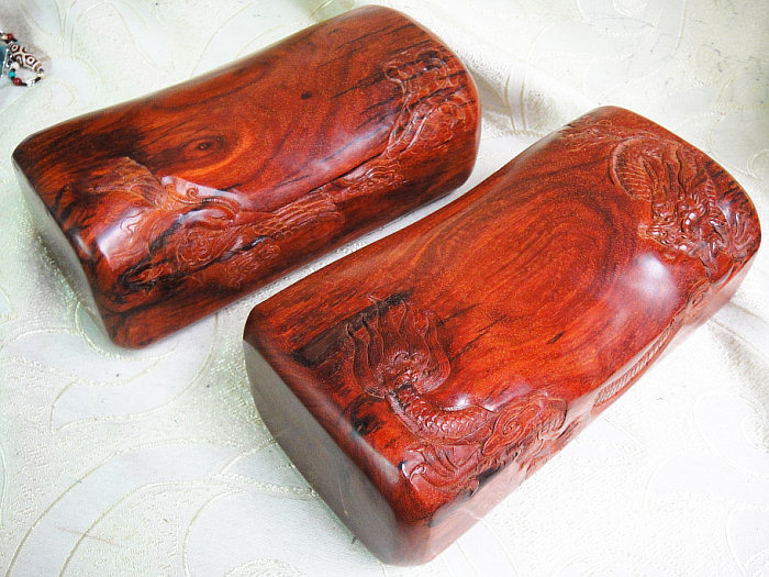 印度小叶紫檀木雕件 老料全品相牛毛纹龙凤枕头一对信息