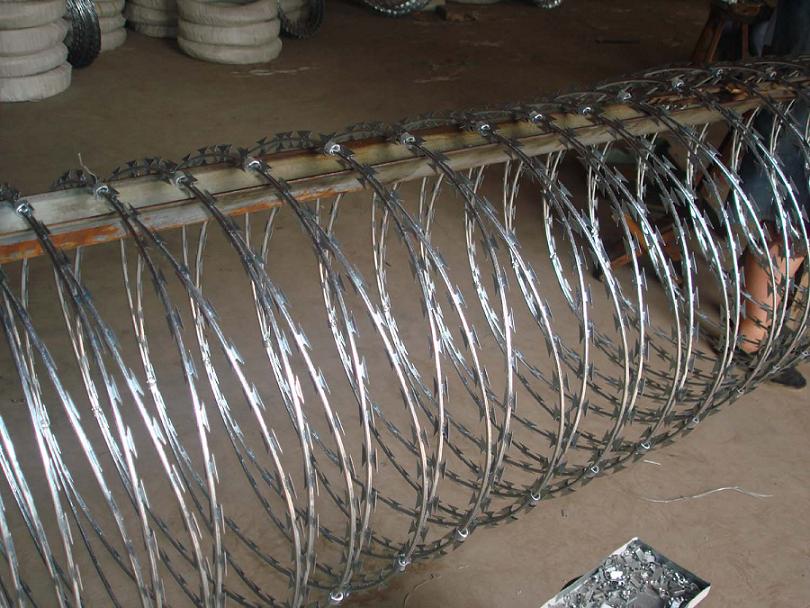 刺绳|铁蒺藜|镀锌刺绳|pvc包塑刺绳|铝合金刺绳信息