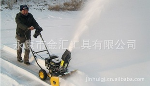 4马匹隆鑫发动机最简单款汽油扫雪机抛雪机清雪机信息