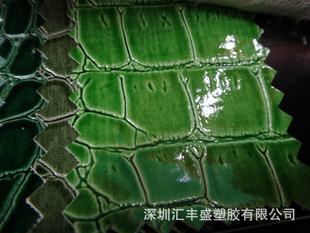 厂家批发针织底皮革PVC高光鳄鱼纹人造革信息