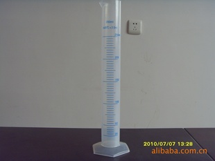 厂家直销精确刻度量筒教学用250ML蓝线塑料量筒批发销售量筒信息