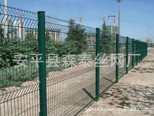 厂家生产隔离栅厂区围栏网，小区护栏网，公路护栏网信息