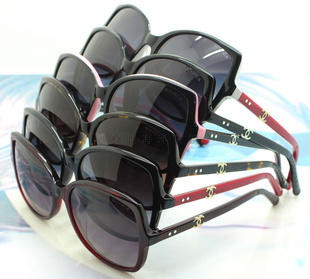 新款品牌女款板材太阳镜批发|CH5245板材太阳镜墨镜批发镜腿防滑信息