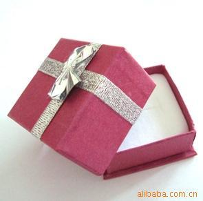紫红蝴蝶结正方形戒指礼品盒包装盒615208信息