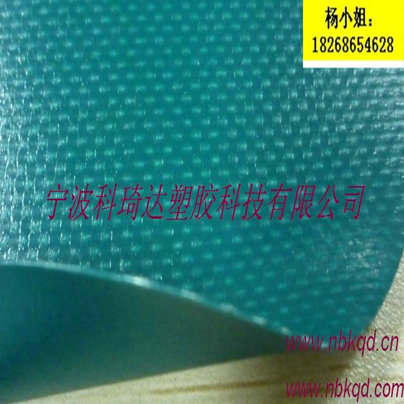 500D深绿色抗老化耐寒夹网布箱包面料信息