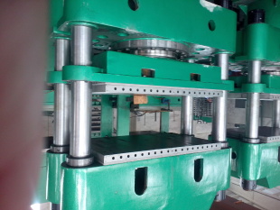全规格定制橡胶平板硫化机，100吨至2500吨，质优价廉。信息